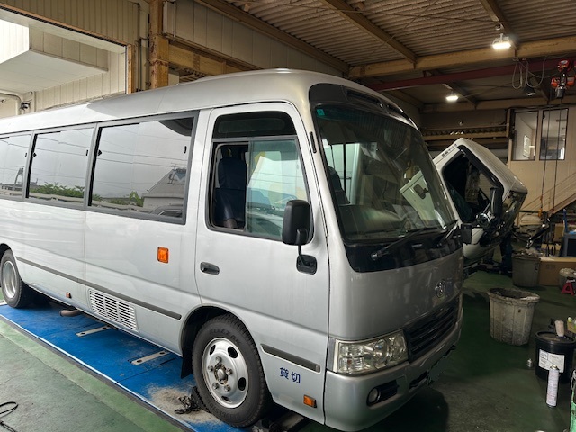 トヨタ コースター エアコン修理(コンデンサ・コンプレッサ交換) 行い